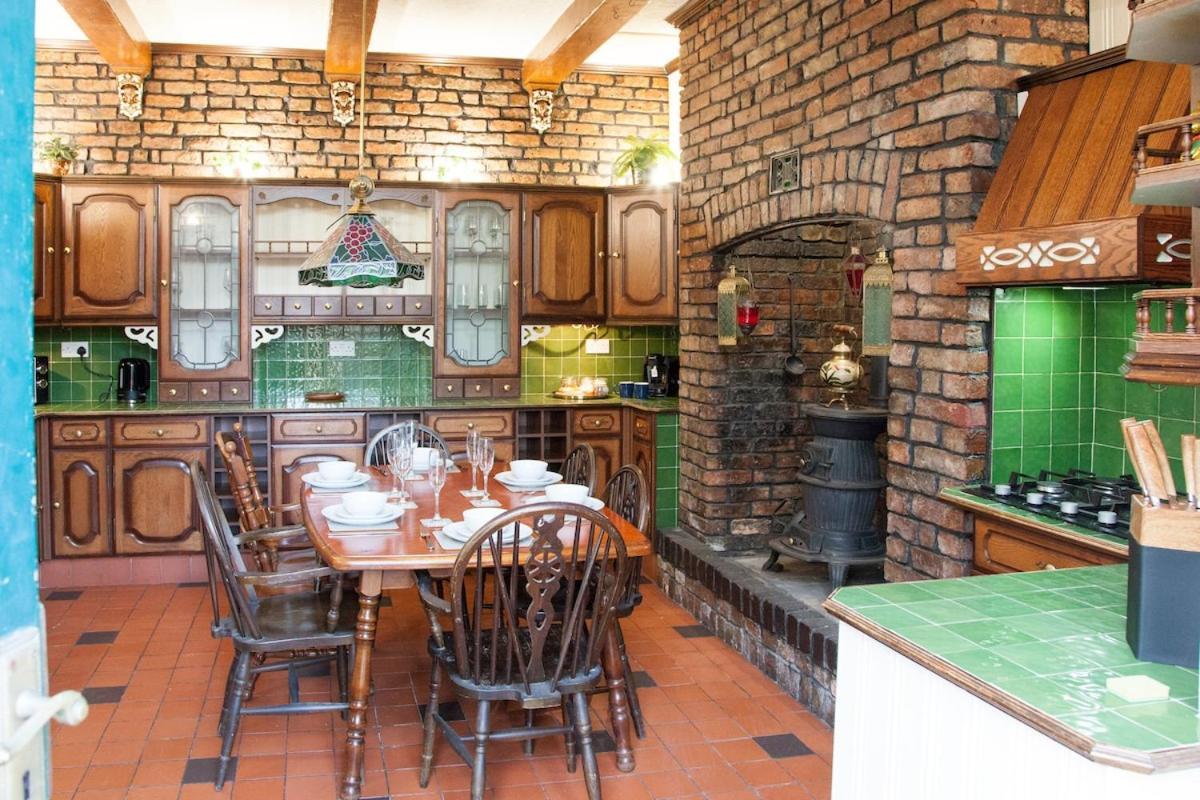 Victorian Elegance At Kingscliffe, Sleeps 17 Manchester Exterior foto