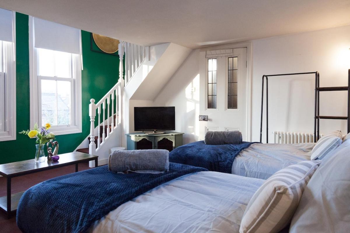 Victorian Elegance At Kingscliffe, Sleeps 17 Manchester Exterior foto