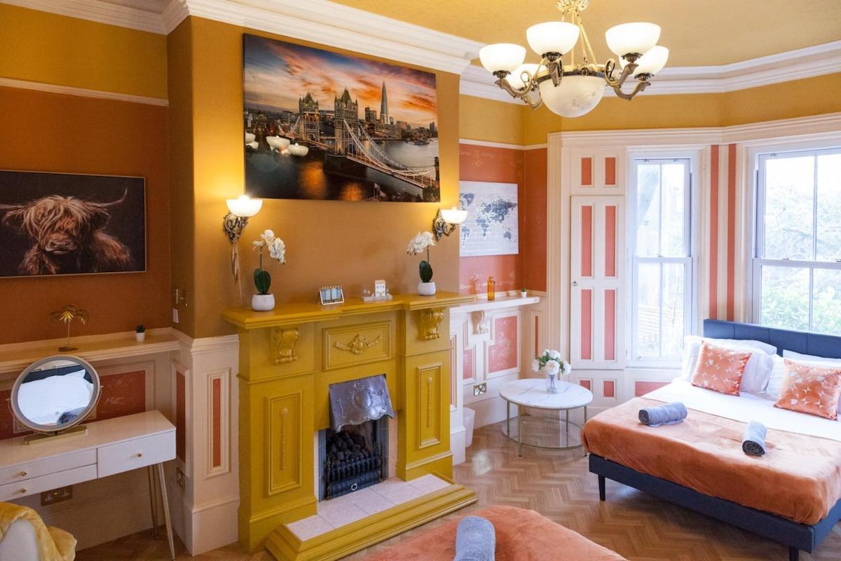Victorian Elegance At Kingscliffe, Sleeps 17 Manchester Exterior foto