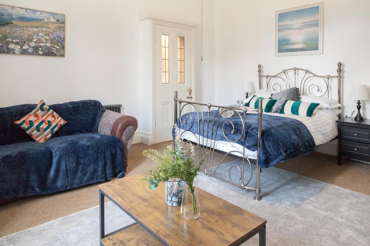 Victorian Elegance At Kingscliffe, Sleeps 17 Manchester Exterior foto
