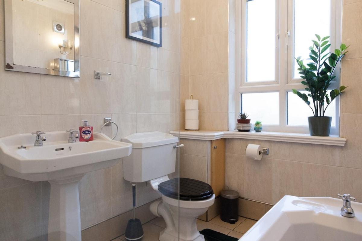 Victorian Elegance At Kingscliffe, Sleeps 17 Manchester Exterior foto