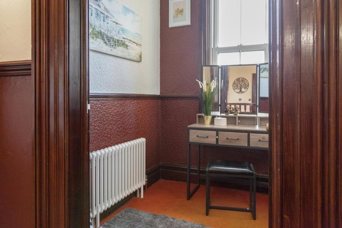 Victorian Elegance At Kingscliffe, Sleeps 17 Manchester Exterior foto