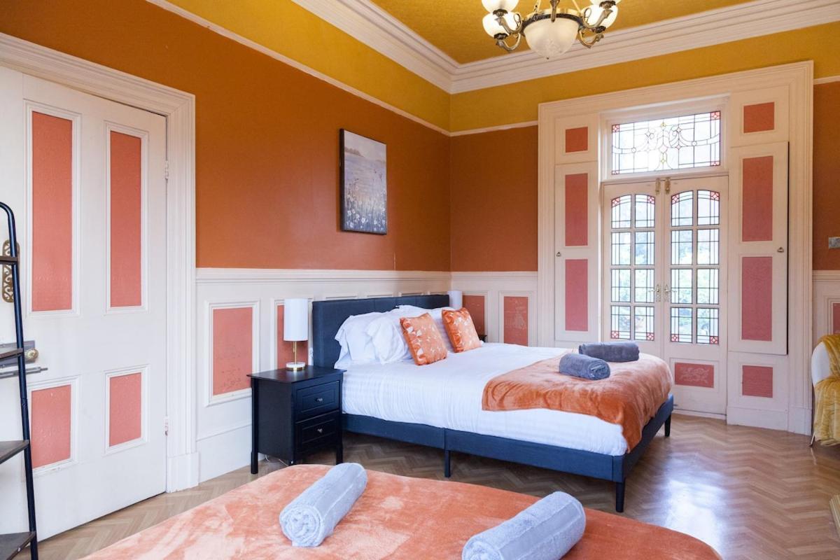 Victorian Elegance At Kingscliffe, Sleeps 17 Manchester Exterior foto
