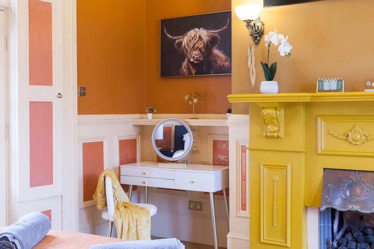 Victorian Elegance At Kingscliffe, Sleeps 17 Manchester Exterior foto