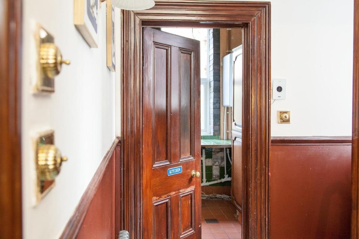 Victorian Elegance At Kingscliffe, Sleeps 17 Manchester Exterior foto