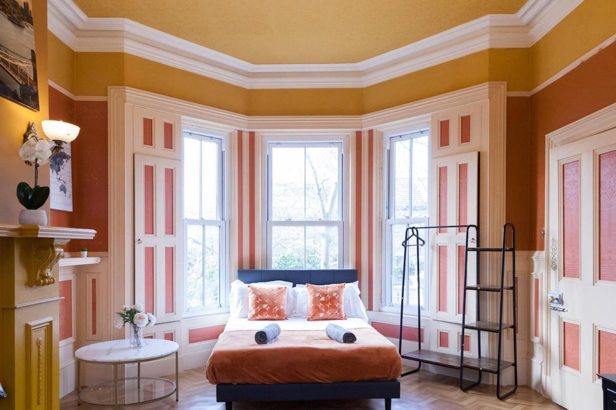 Victorian Elegance At Kingscliffe, Sleeps 17 Manchester Exterior foto
