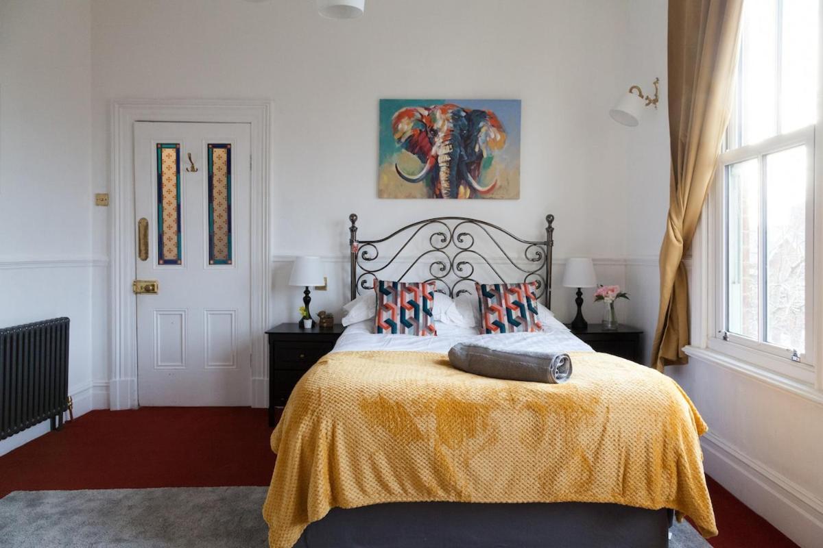 Victorian Elegance At Kingscliffe, Sleeps 17 Manchester Exterior foto