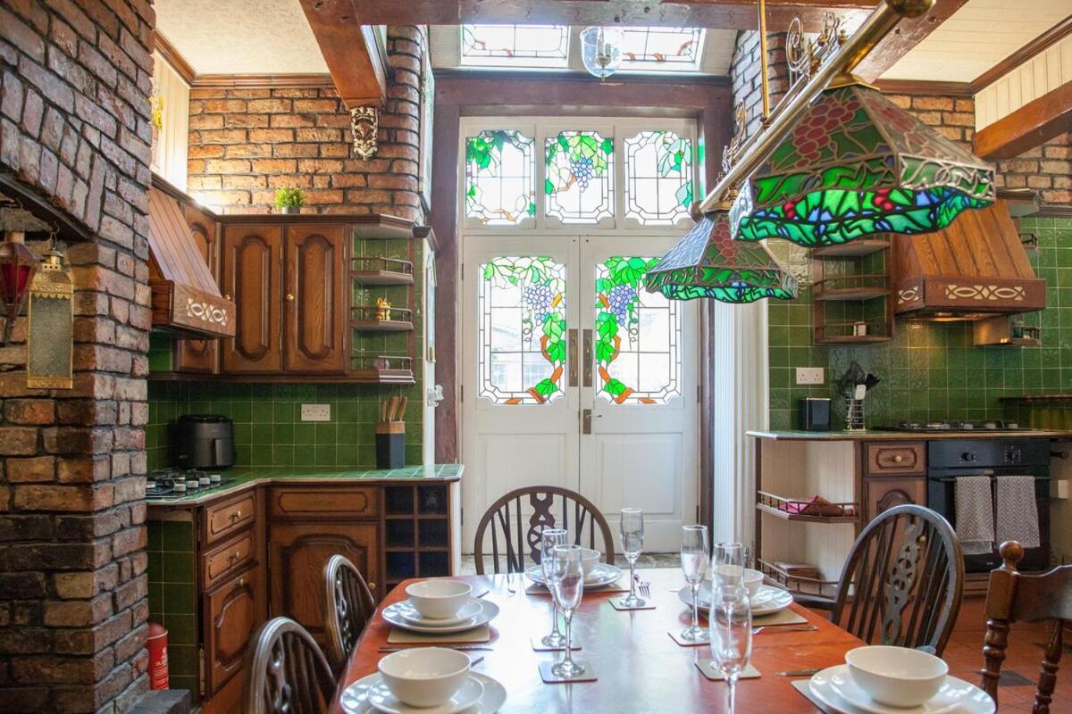 Victorian Elegance At Kingscliffe, Sleeps 17 Manchester Exterior foto